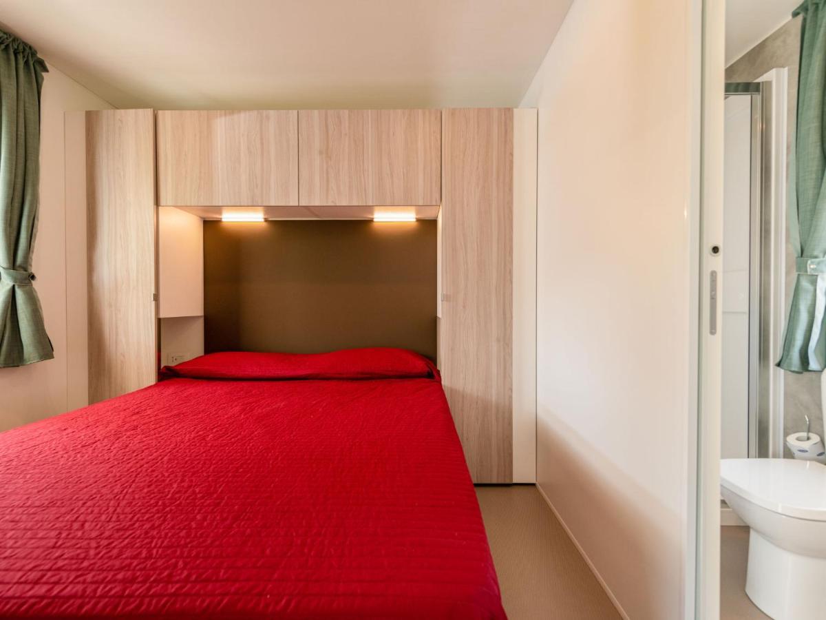 Holiday Home Garda Suite Deluxe By Interhome Ривольтелла Экстерьер фото